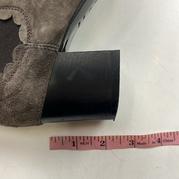 Kate Spade Scalloped Trim Heeled Chelsea Boots - Size 8 - G86-4 - Picture 8 of 8